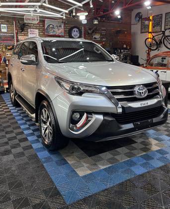 TOYOTA HILUX SW4 2.8 SRX 4X4 16V TURBO INTERCOOLER DIESEL 4P AUTOMÁTICO TOYOTA HILUX SW4 2.8 SRX 4X4 16V TURBO INTERCOOLER DIESEL 4P AUTOMÁTICO